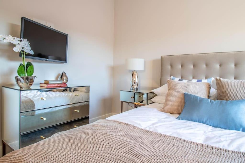 Luxurious Newly Built In *